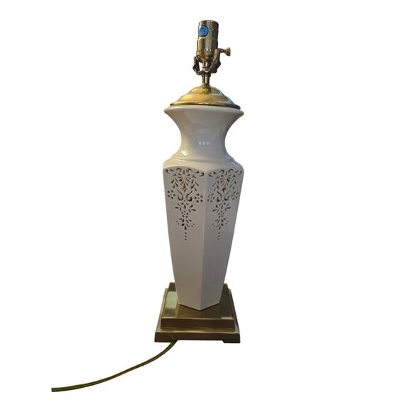 Vintage LENOX Porcelain"Renaissance Lace" 29" Electric Lamps LENOX CHINA‎ - Picture 4 of 8